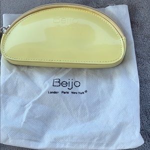 Soft yellow Beijo coin purse